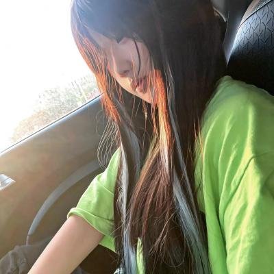 晨曦中的女孩
